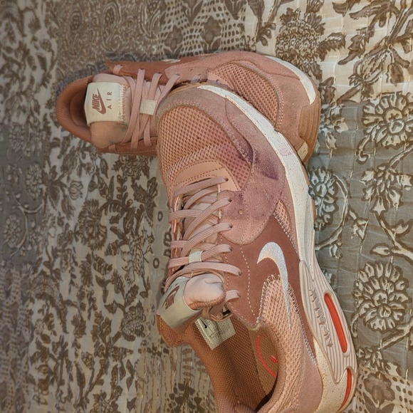 Woman's Nike Air Max Excee Rose whisper pink, Size-7. - Picture 4 of 4